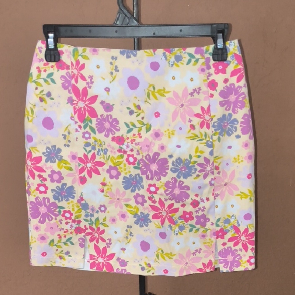 Love on a Hanger Pink and Purple Floral Mini Pencil Skirt Casual Size 3